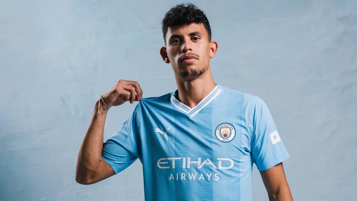 Manchester City oficializa contratação de meio-campista brasileiro