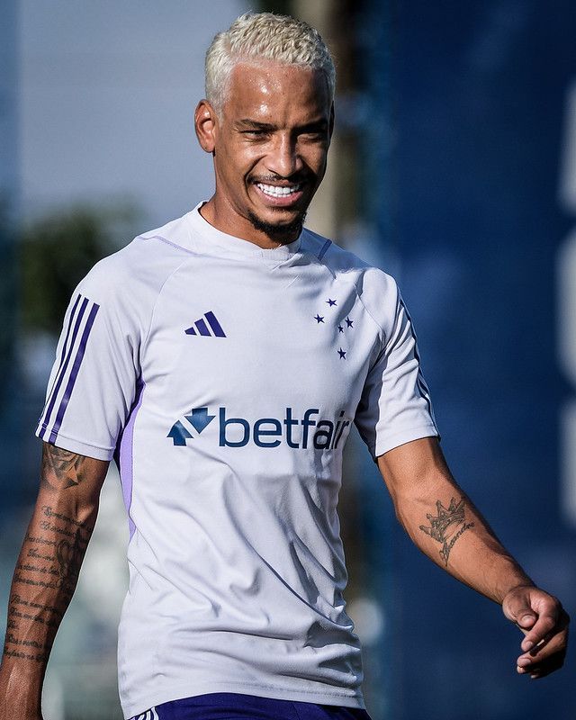 Larcamón fala em estrutura para 'potencializar' Matheus Pereira no Cruzeiro