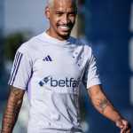 Larcamón fala em estrutura para 'potencializar' Matheus Pereira no Cruzeiro