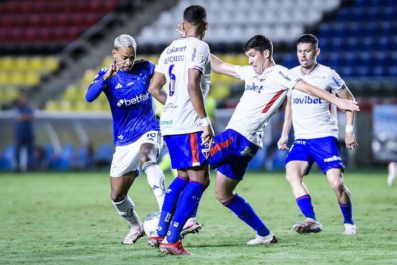 Cruzeiro perde duelo direto para o Fortaleza e desperdiça chance de G4 do Brasileiro