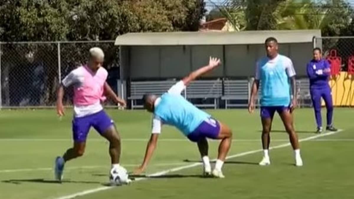 Matheus Pereira dá drible desconcertante em zagueiro do Cruzeiro; assista