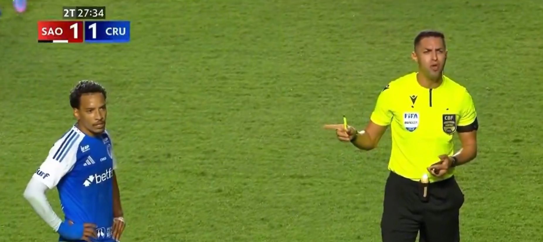 Árbitro explica cartão amarelo inusitado a Matheus Pereira em São Paulo x Cruzeiro