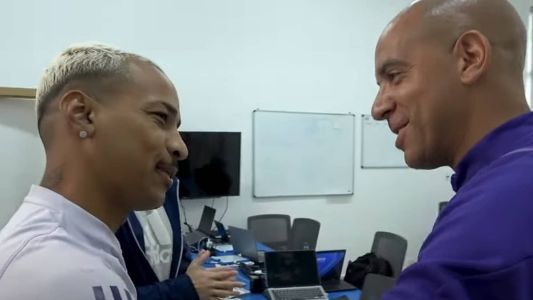 Matheus Pereira em conversa com Pepa na Toca da Raposa II, em Belo Horizonte