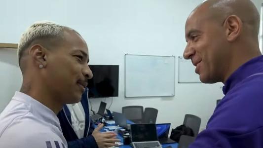 Matheus Pereira em conversa com Pepa na Toca da Raposa II, em Belo Horizonte