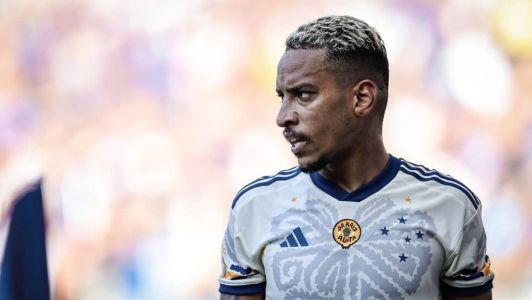 Matheus Pereira em partida pelo Cruzeiro, diante do Internacional