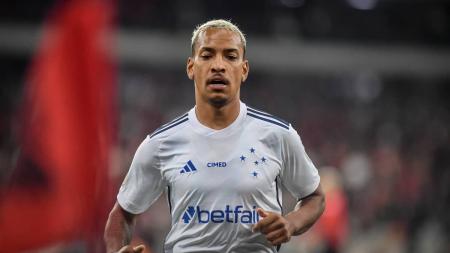 Matheus Pereira estreou pelo Cruzeiro neste sábado (29), contra o Athletico-PR