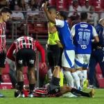 Matheus Pereira 'pede' substituição de Ferreirinha, leva cartão e se surpreende com árbitro