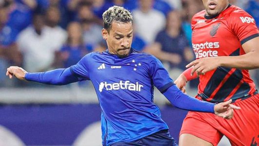 Matheus Pereira, meia-atacante do Cruzeiro, em jogo contra o Athletico-PR