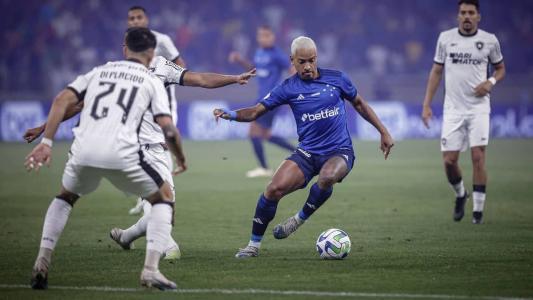 Matheus Pereira se lesionou durante partida contra o Botafogo