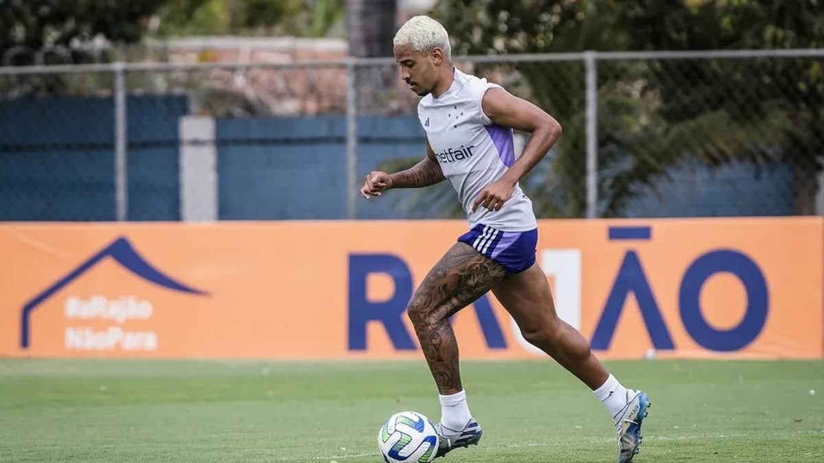 Matheus Pereira treina pela primeira vez com equipe no Cruzeiro após lesão