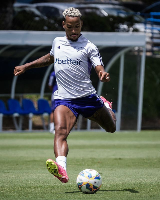 Novo camisa 10 do Cruzeiro eleva expectativa neste ano e comenta estreia no Mineiro