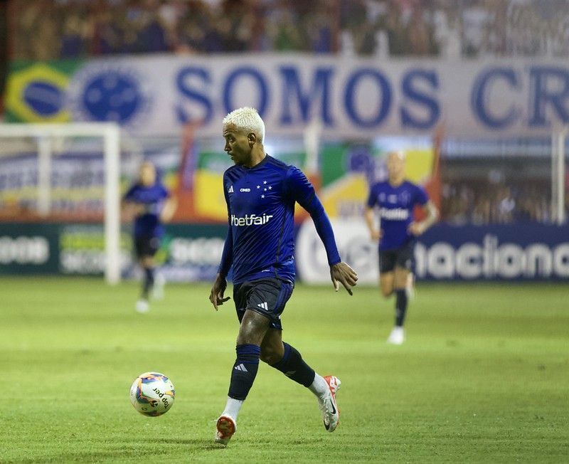 Matheus Pereira destaca confiança em Larcamón após vitória do Cruzeiro no Mineiro