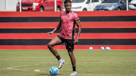 Matheus Trindade, volante do Vitória