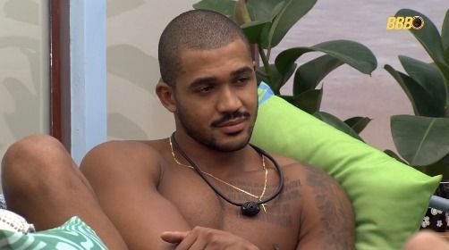 Matheus orienta participantes a desistirem do BBB 26: 'Apertar o botão'