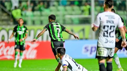 Matheusinho (7) brilhou com dois gols na goleada do América