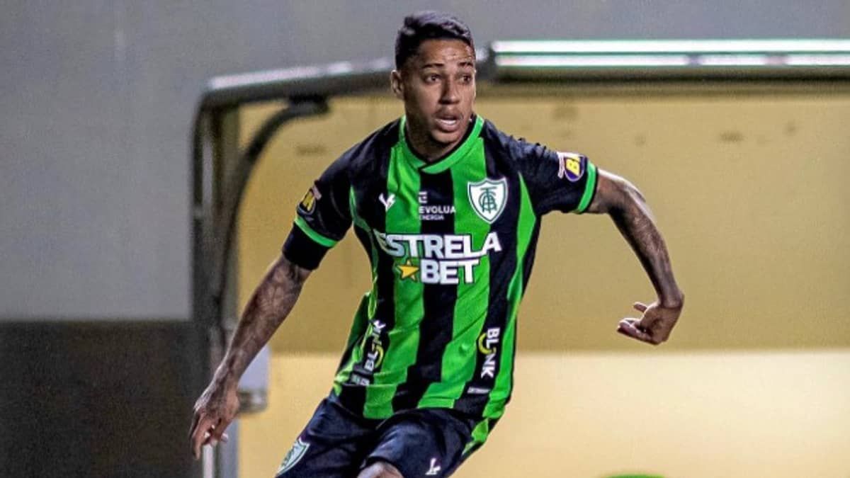 Matheusinho volta a ser relacionado no América após mais de dois meses