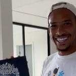 Artista homenageia Matheus Pereira, do Cruzeiro, com quadro exclusivo