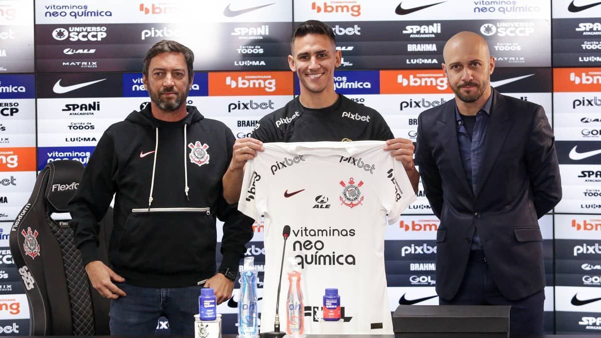 Rojas fala sobre torcida e protestos em primeiros dias de Corinthians