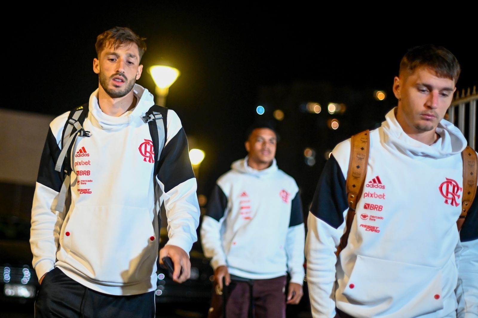Sem Arrascaeta, Flamengo desembarca no Chile para jogo da Libertadores