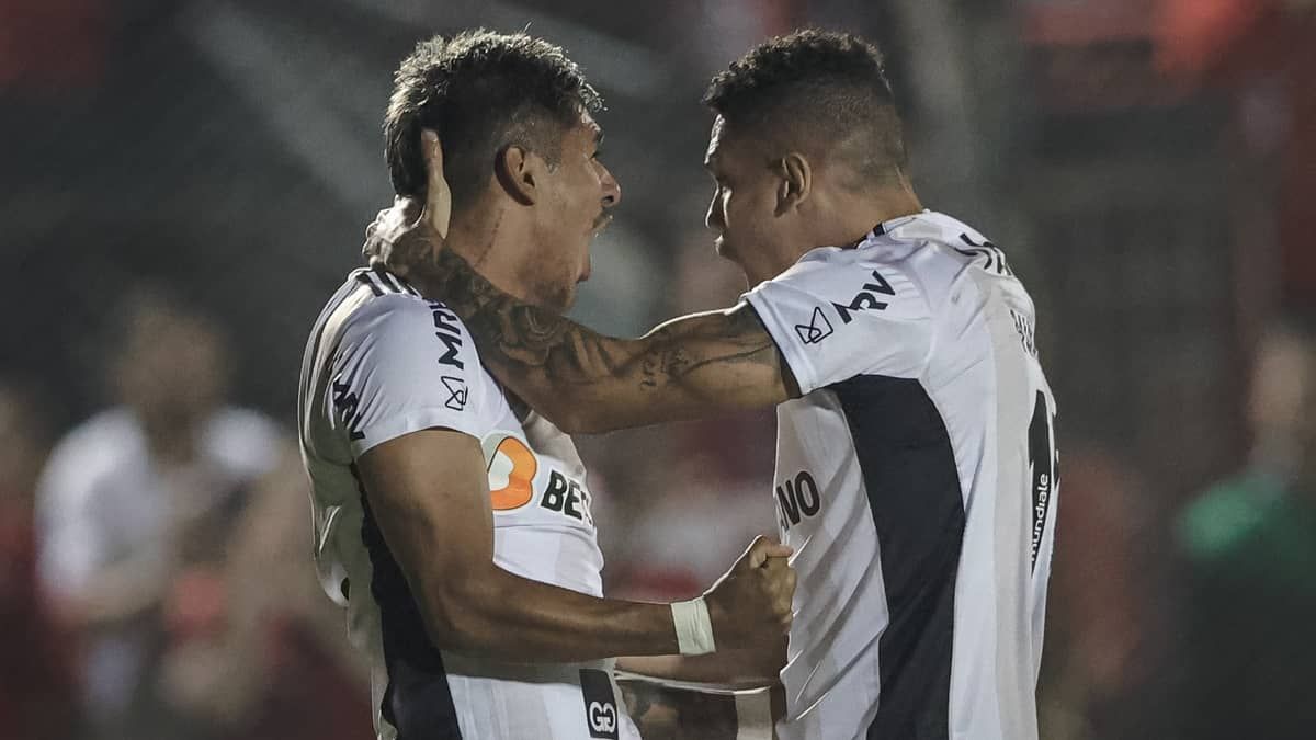 Zaracho faz golaço, Atlético evita pênaltis e avança na Copa do Brasil