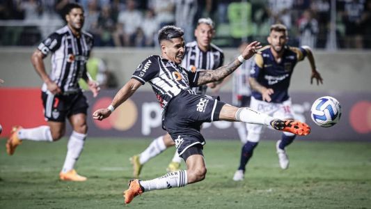 Matías Zaracho, meia argentino do Atlético, na partida contra o Alianza Lima