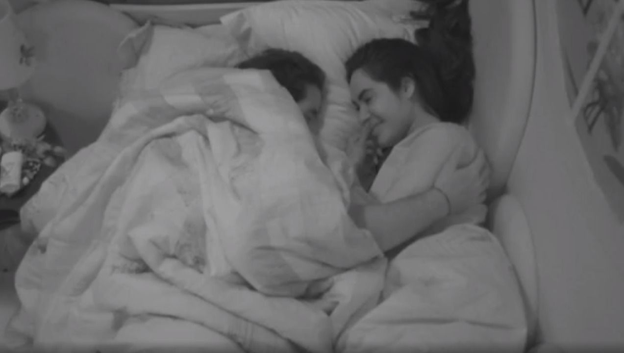 Isabelle e Matteus dormem juntos e trocam carícias no BBB 24