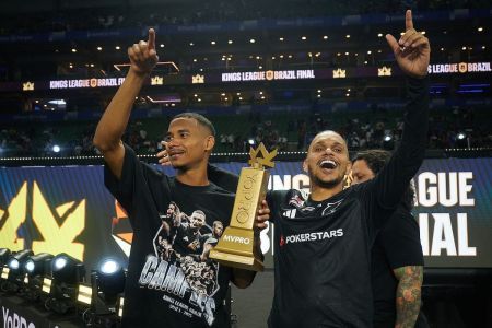 Leleti ao lado de Cris Guedes, presidente da FURIA