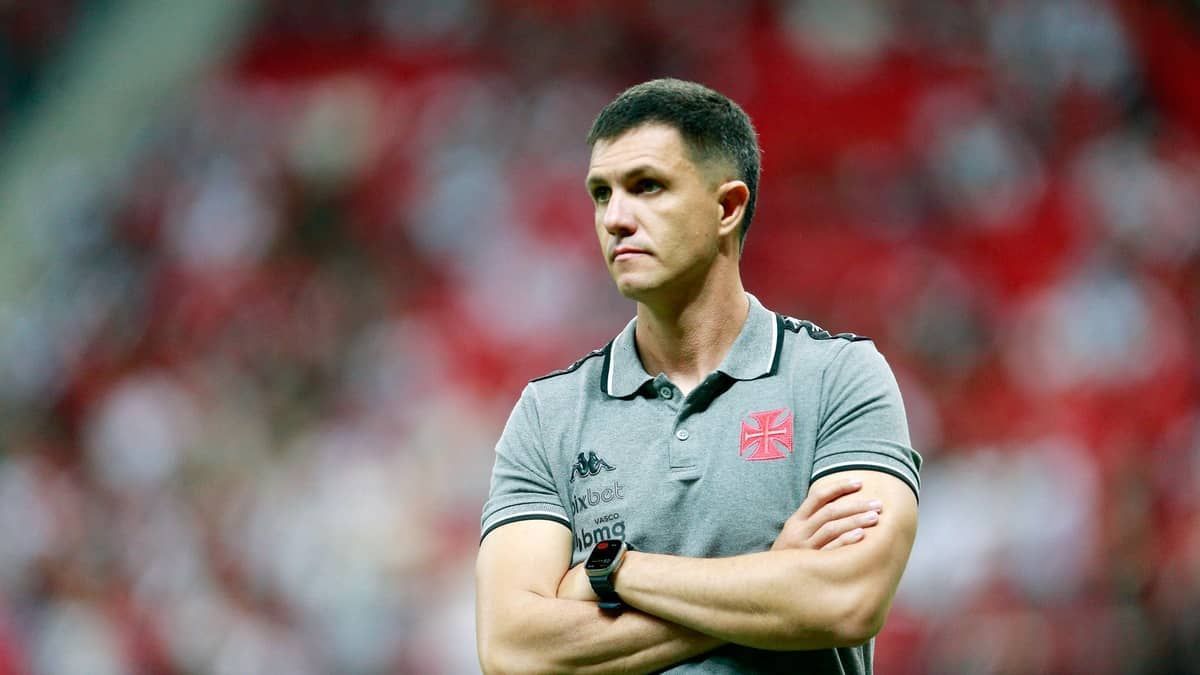 Julgado pelo STJD, Maurício Barbieri não vai comandar o Vasco contra o Fortaleza