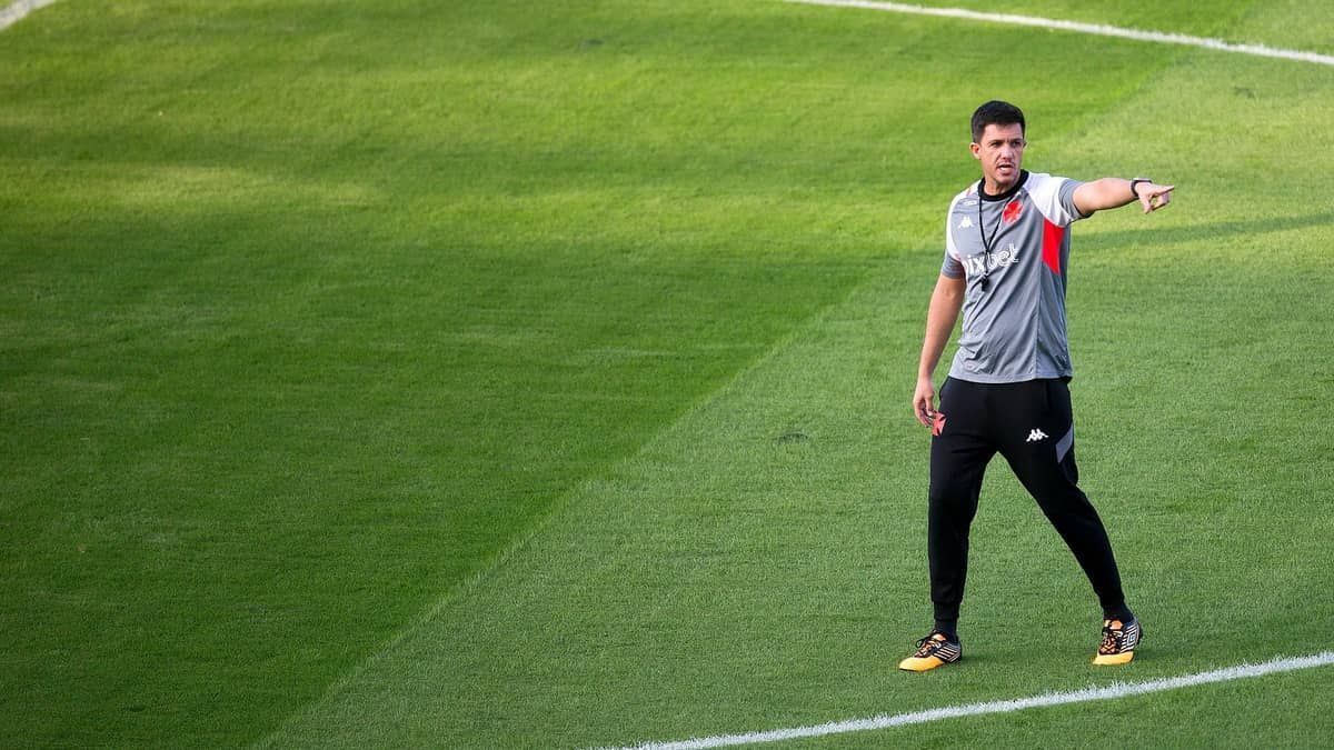Vasco x Goiás: prováveis escalações do jogo do Brasileiro 