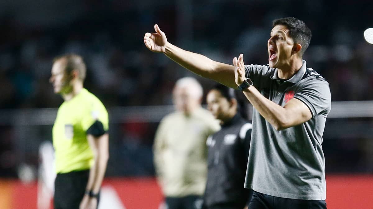 Barbieri vê “jogo igual” em derrota do Vasco para o São Paulo