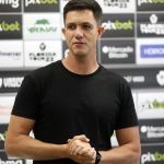 Longa reunião define futuro de Maurício Barbieri no Vasco