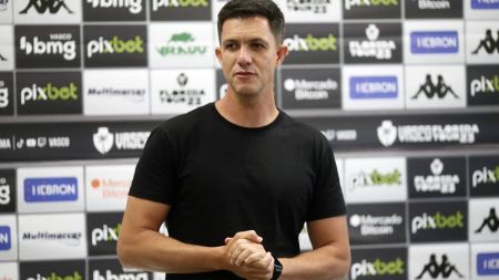 Maurício Barbieri segue como treinador do Vasco