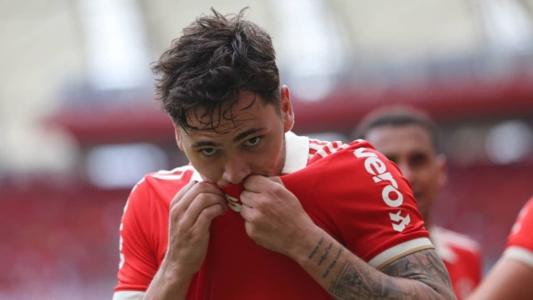 Maurício, ex-Cruzeiro, fechou o placar da goleada para o Internacional
