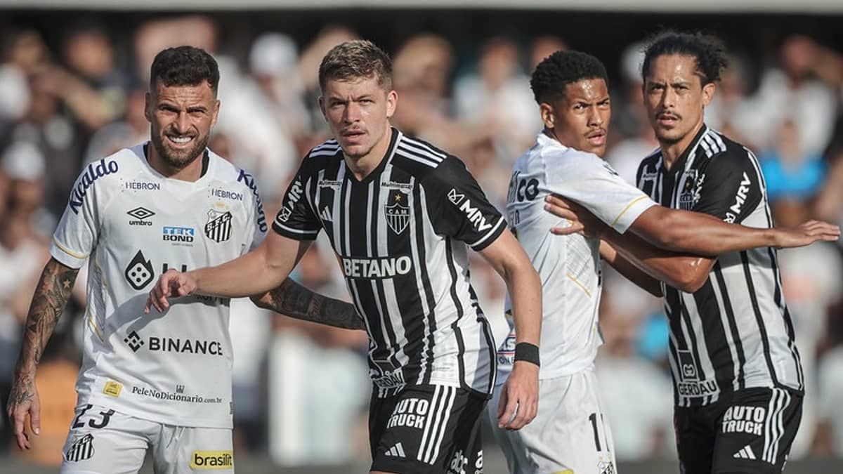 Nova zaga do Atlético passa ilesa e é opção para a Copa do Brasil