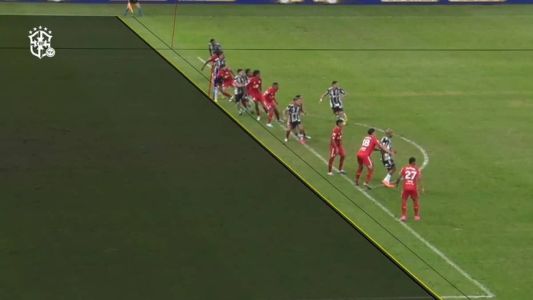 Mauricio Lemos estava impedido no lance que culminou no gol de Paulinho