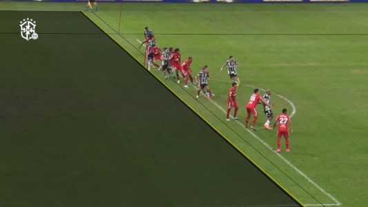 Mauricio Lemos estava impedido no lance que culminou no gol de Paulinho