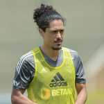 Vasco tenta contratação de zagueiro do Atlético, mas enfrenta concorrência