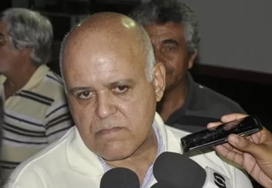 Condenado por homicídio, ex-presidente do Atlético-GO se apresenta à polícia