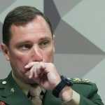 Apesar de soltura, Moraes determina afastamento de Mauro Cid do posto de oficial do Exército