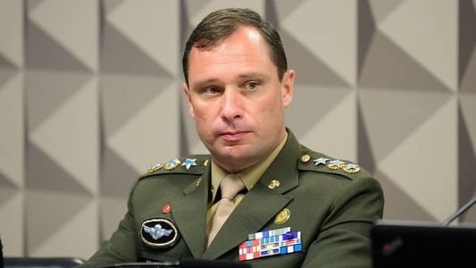 Mauro Cid deixou Batalhão da Polícia do Exército neste sábado (9)