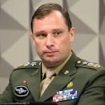 Moraes manda apreender e cancelar passaporte e suspende porte de arma de Mauro Cid