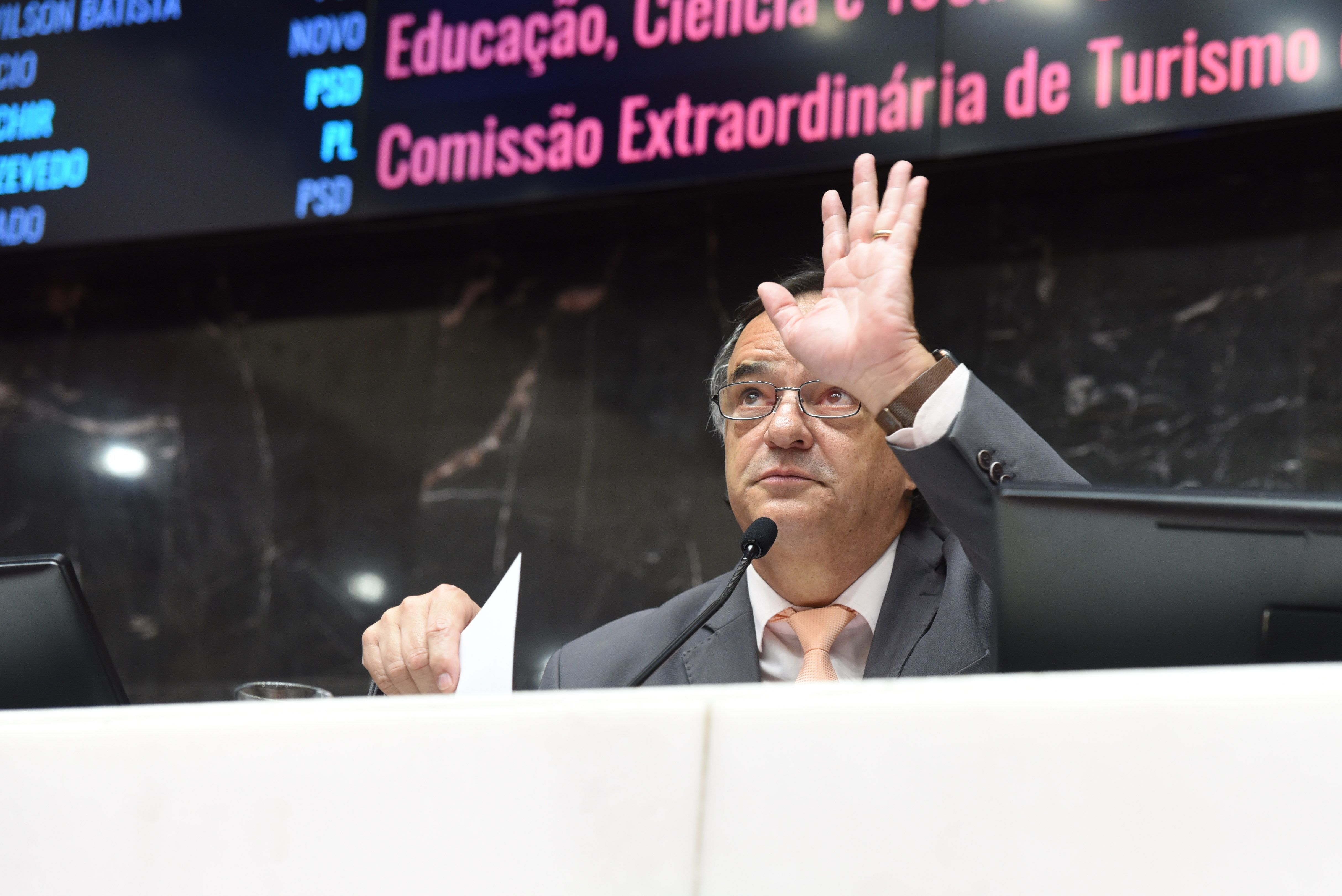 Mauro Tramonte lidera pesquisa Datafolha em BH com 19% das intenções de voto
