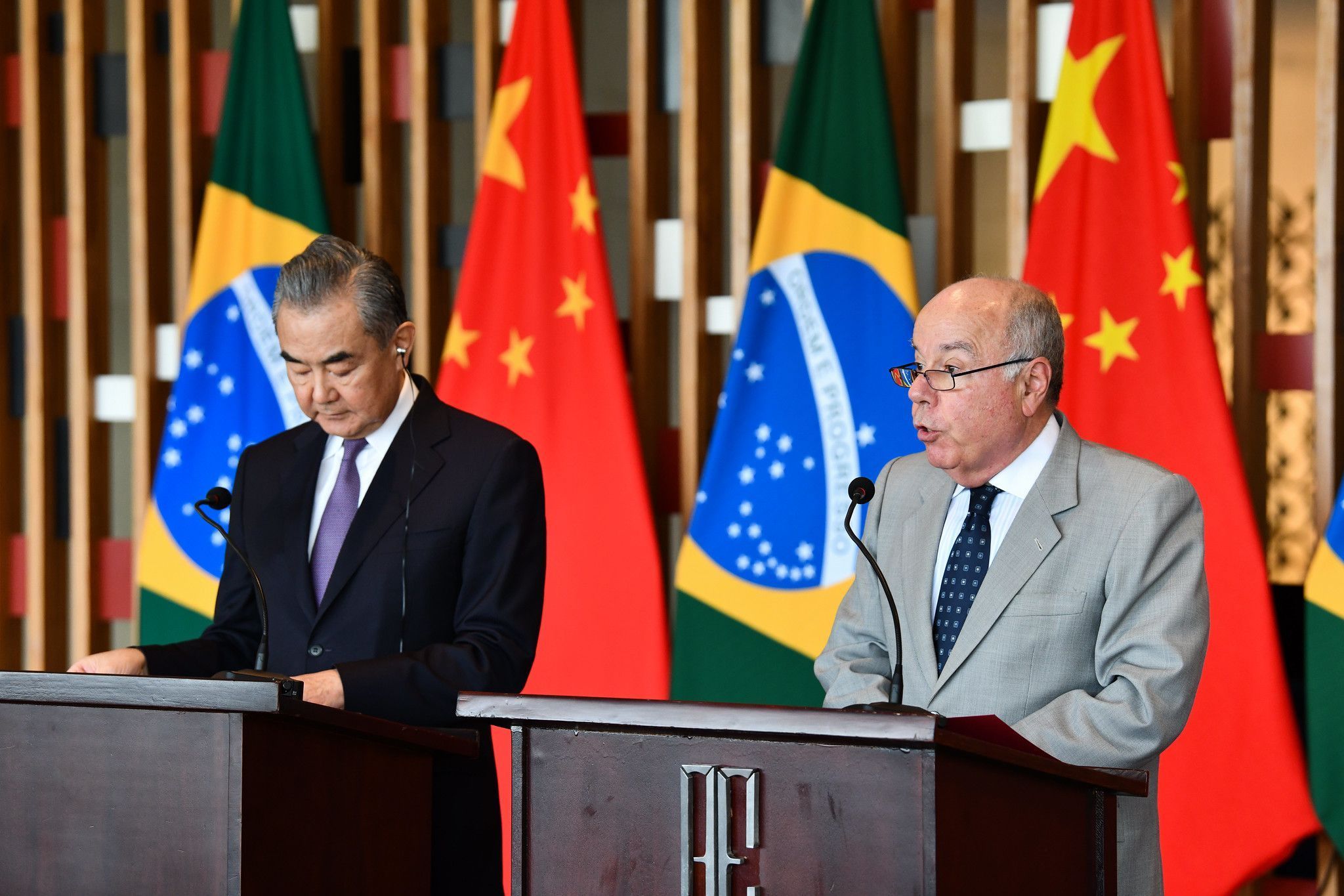 Brasil e China assinam acordo que dobra validade do visto de turismo entre os países para 10 anos