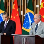 Brasil e China assinam acordo que dobra validade do visto de turismo entre os países para 10 anos