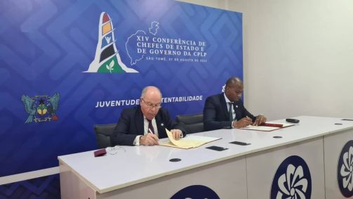 Mauro Vieira (esq.) representou Brasil na celebração dos acordos