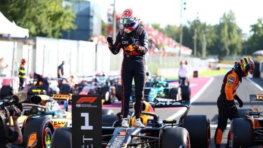 Max Verstappen comemora pole position no GP de Monza da F1