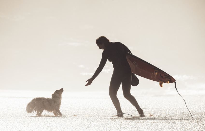 Lenda do surfe anuncia aposentadoria após 22 anos de carreira: 'Fui abençoada'