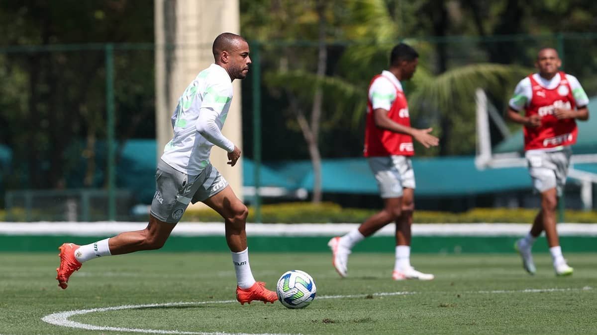 Mayke fala de busca por liderança do Palmeiras e recuperação de Dudu