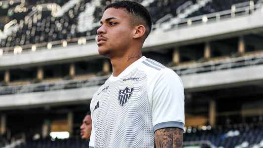 Maykon Jesus em campo pela equipe sub-20 do Atlético