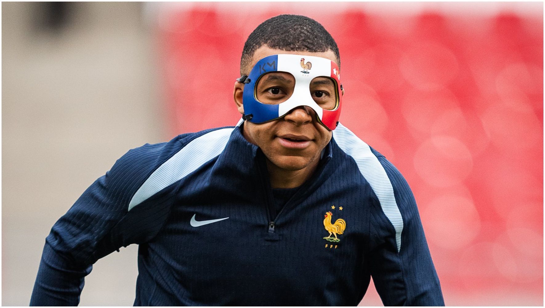 Mbappé treina com proteção no nariz e pode ser opção para enfrentar a Holanda